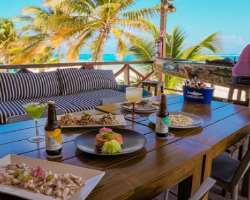 The park also features a dance floor, restaurant, and snack kiosks. You can dance and enjoy some tasty snacks served at these restaurants.